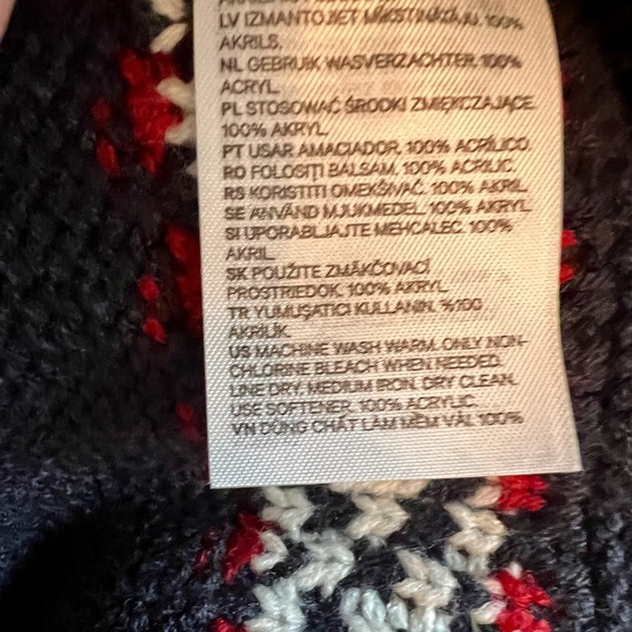 H&M Turtleneck Reindeer Sweater - Picture 4 of 4